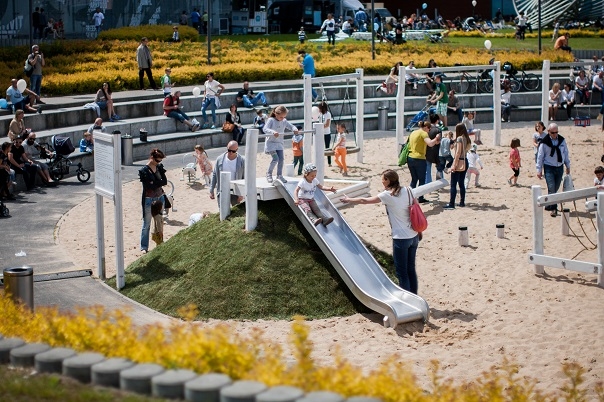 Lars Laj Speeltoestellen, Glijbanen