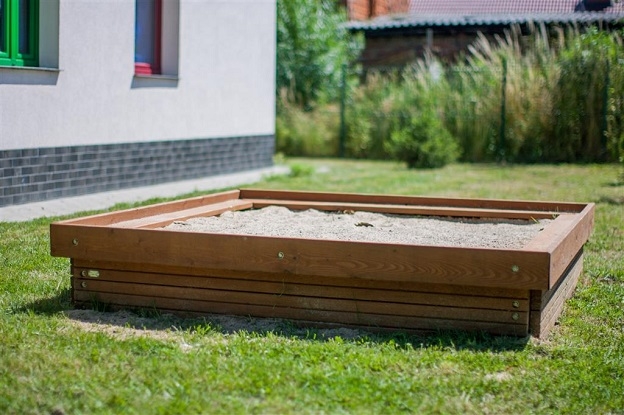 Lars Laj Speeltoestellen, Zandbakken