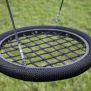 Single Swing (BNS 90cm) schommel met zwart touw en netzitting voor speelplaatsen.