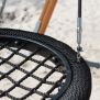 Single Swing (BNS 90cm) schommel met zwart touw en metalen bevestigingen voor speeltoestel.